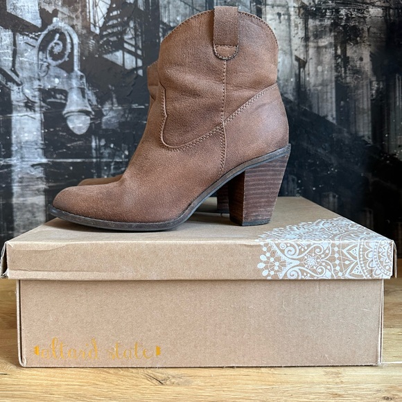 Altar’d State Brown Booties Size 8 - Picture 5 of 7